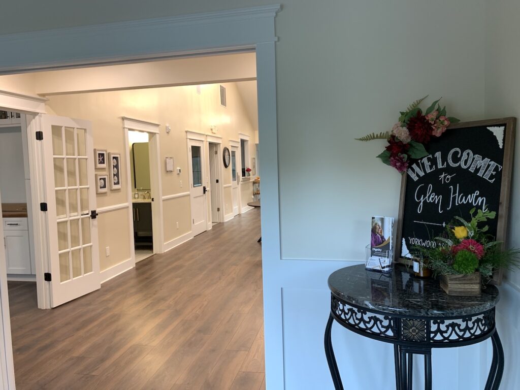 glen-haven-huntersville-foyer-welcome-table-interior