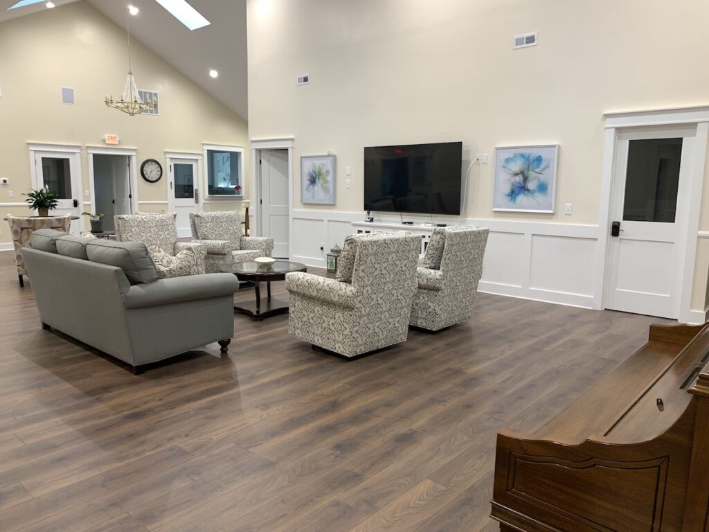 glen-haven-huntersville-great-room-vaulted-ceiling-spacious