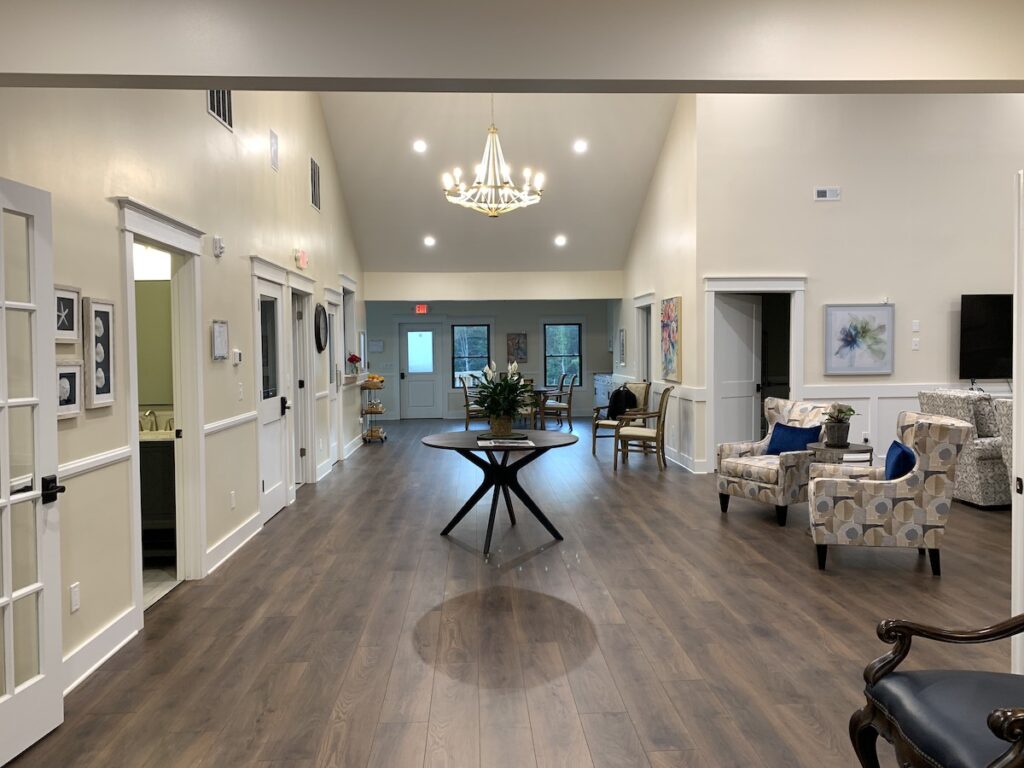 glen-haven-huntersville-main-hall-chandelier-spacious